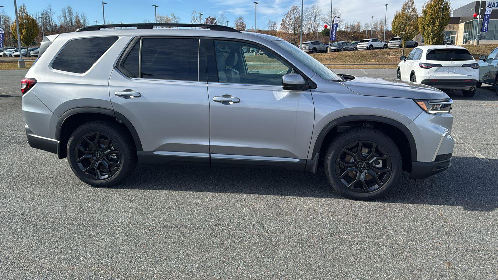 New 2025 Honda Pilot Touring image 2