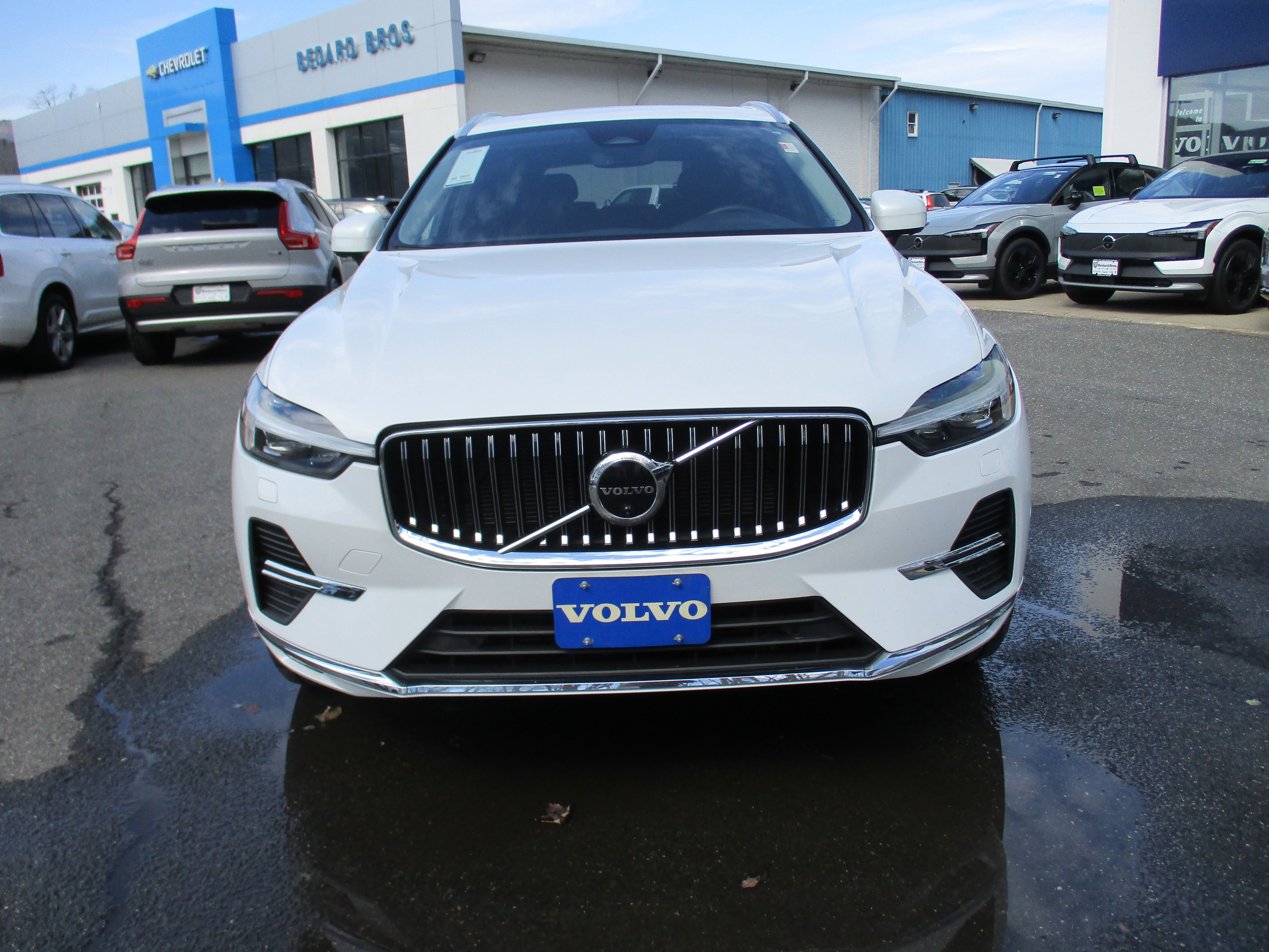 Certified 2023 Volvo XC60 B5 Plus image 2