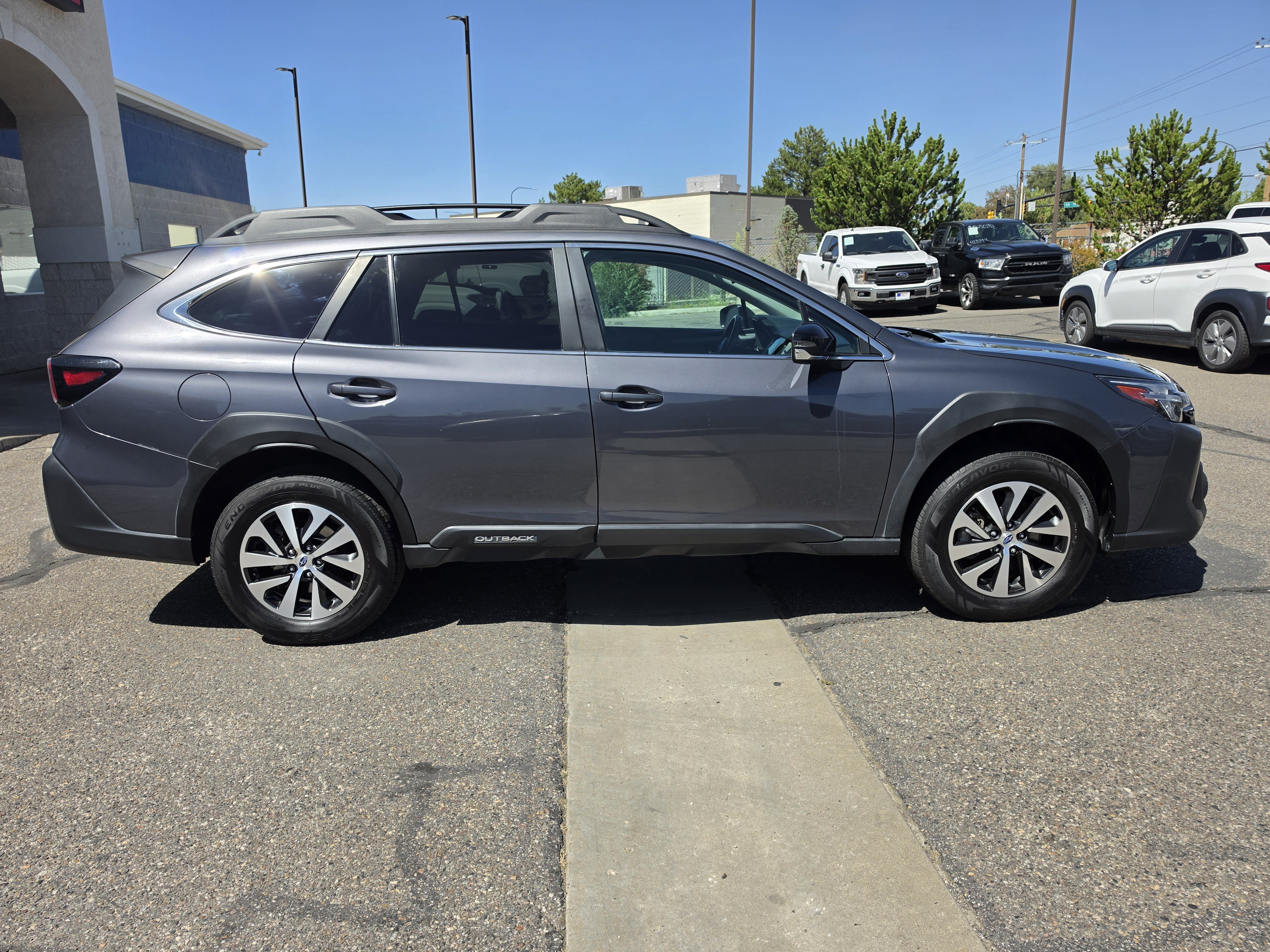Used 2023 Subaru Outback Premium AWD/4WD image 7