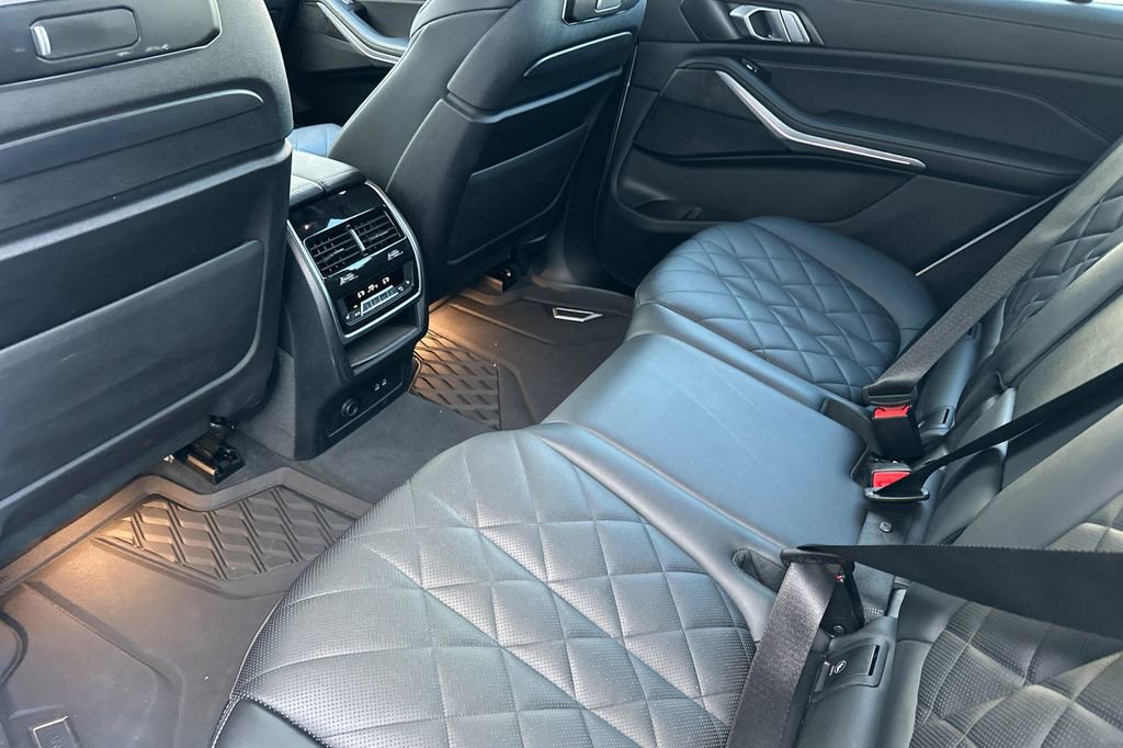 Used 2023 BMW X7 xDrive40i w/ M Sport Package image 12