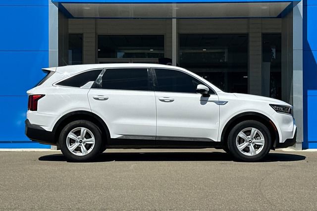 Used 2022 Kia Sorento LX FWD image 4