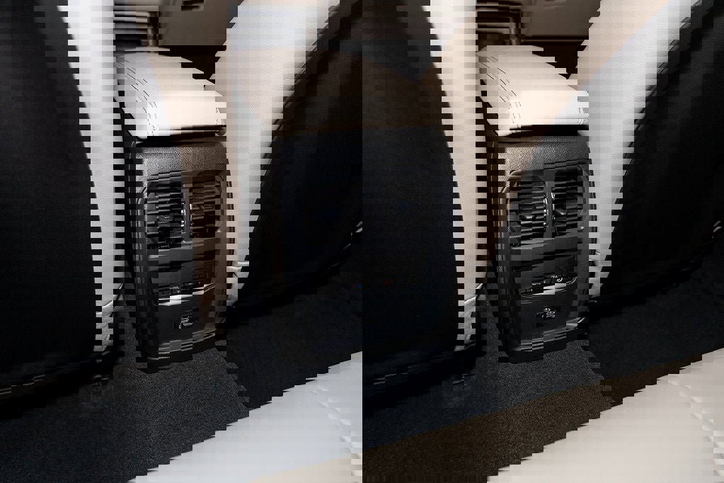 Used 2026 BMW 330i xDrive Sedan w/ Premium Package AWD/4WD image 36