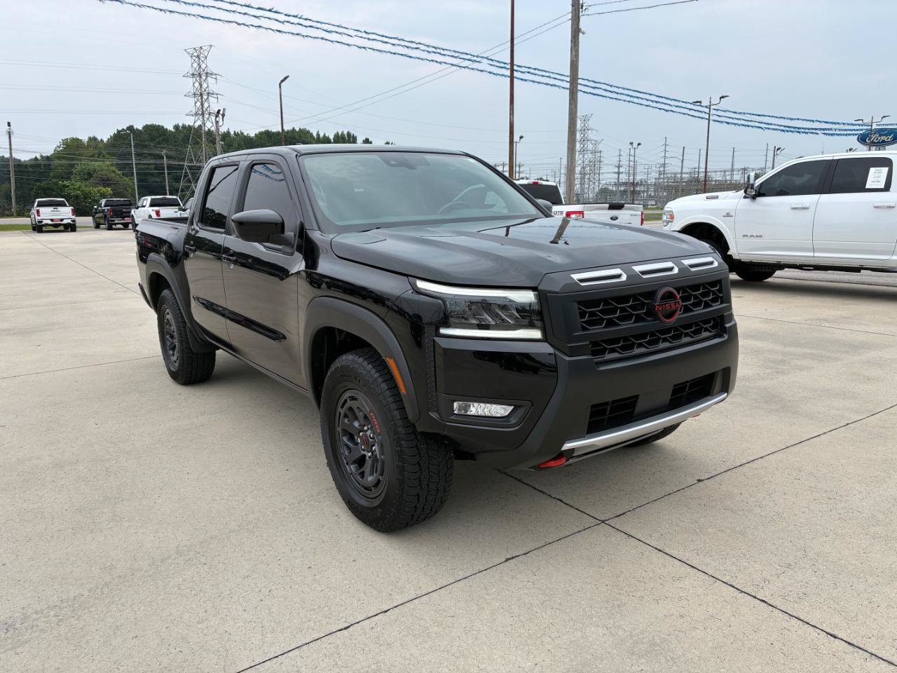Used 2026 Nissan Frontier PRO-4X AWD/4WD image 4