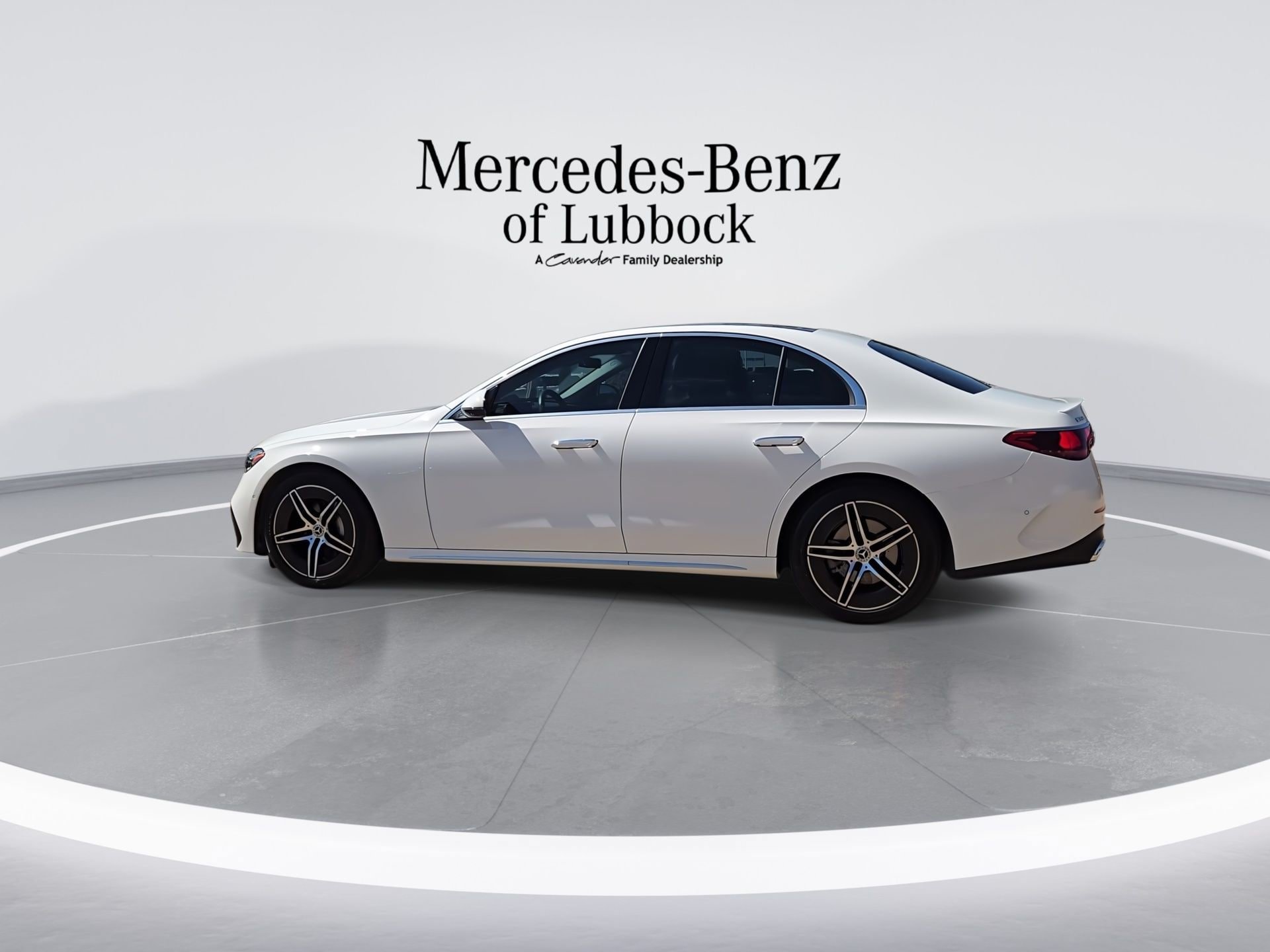 Used 2025 Mercedes-Benz E 350 4MATIC Sedan image 6