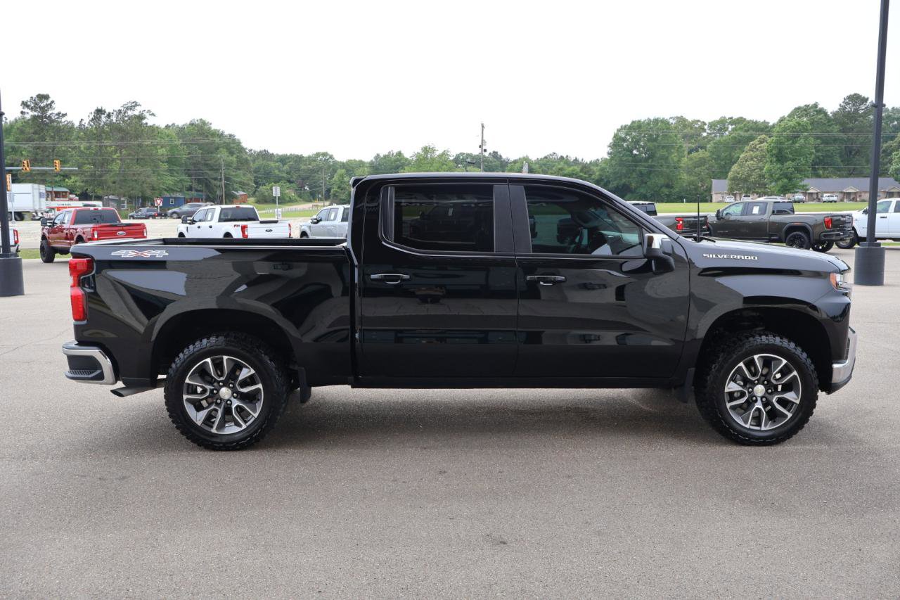Used 2020 Chevrolet Silverado 1500 LT w/ Remote Start Package AWD/4WD image 4