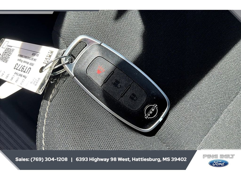 Used 2024 Nissan Rogue S image 9