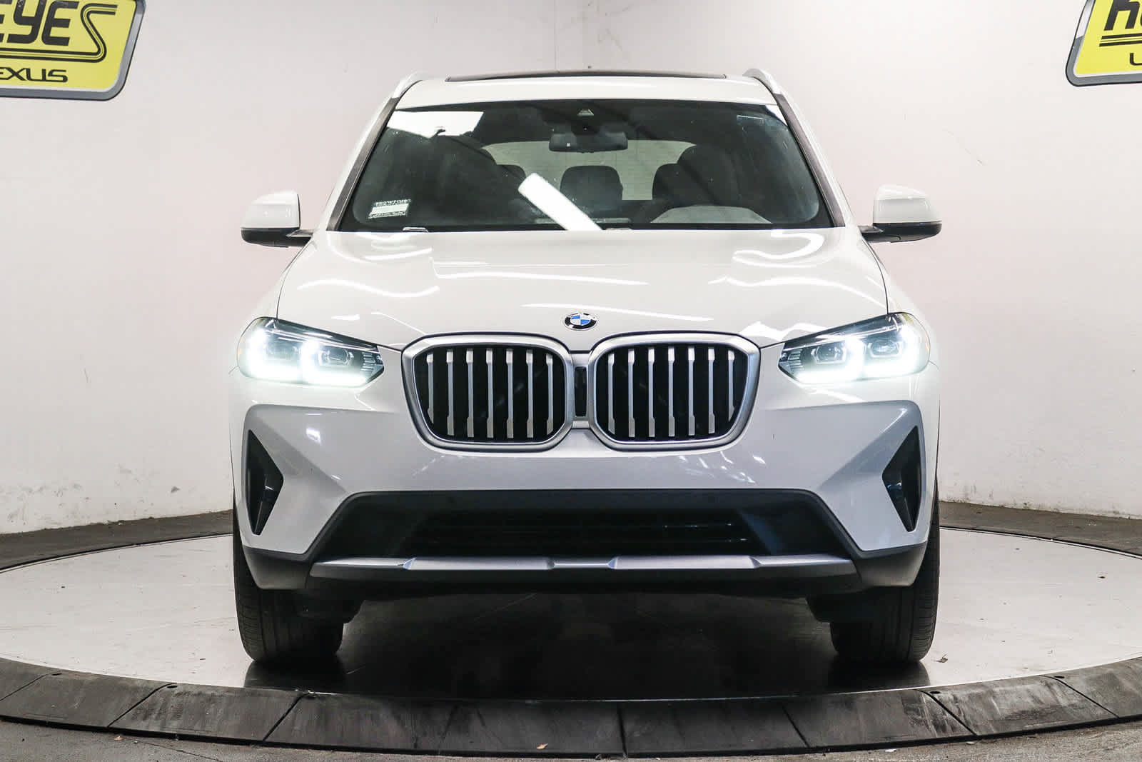 Used 2023 BMW X3 xDrive30i w/ Convenience Package AWD/4WD image 2