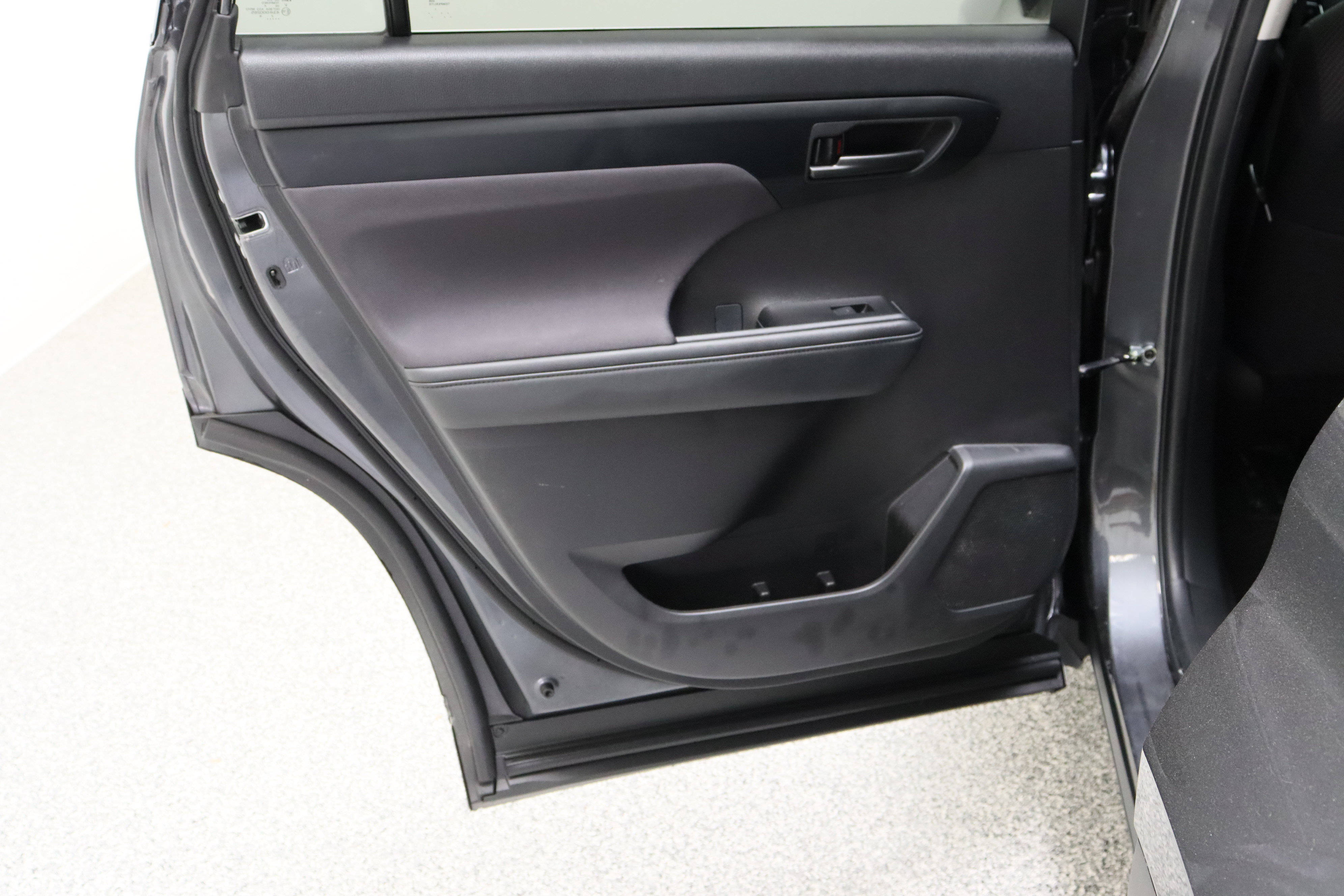 Certified 2025 Toyota Highlander LE image 26