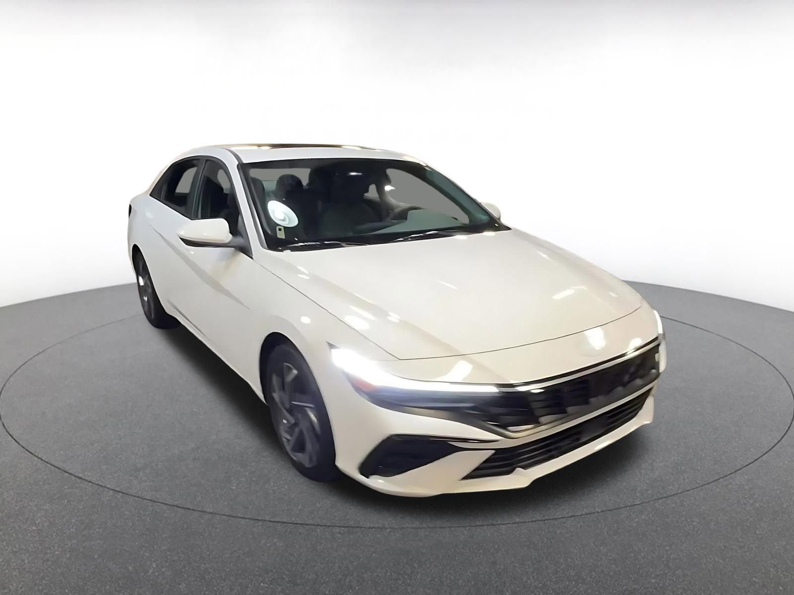 Used 2025 Hyundai Elantra SEL image 3