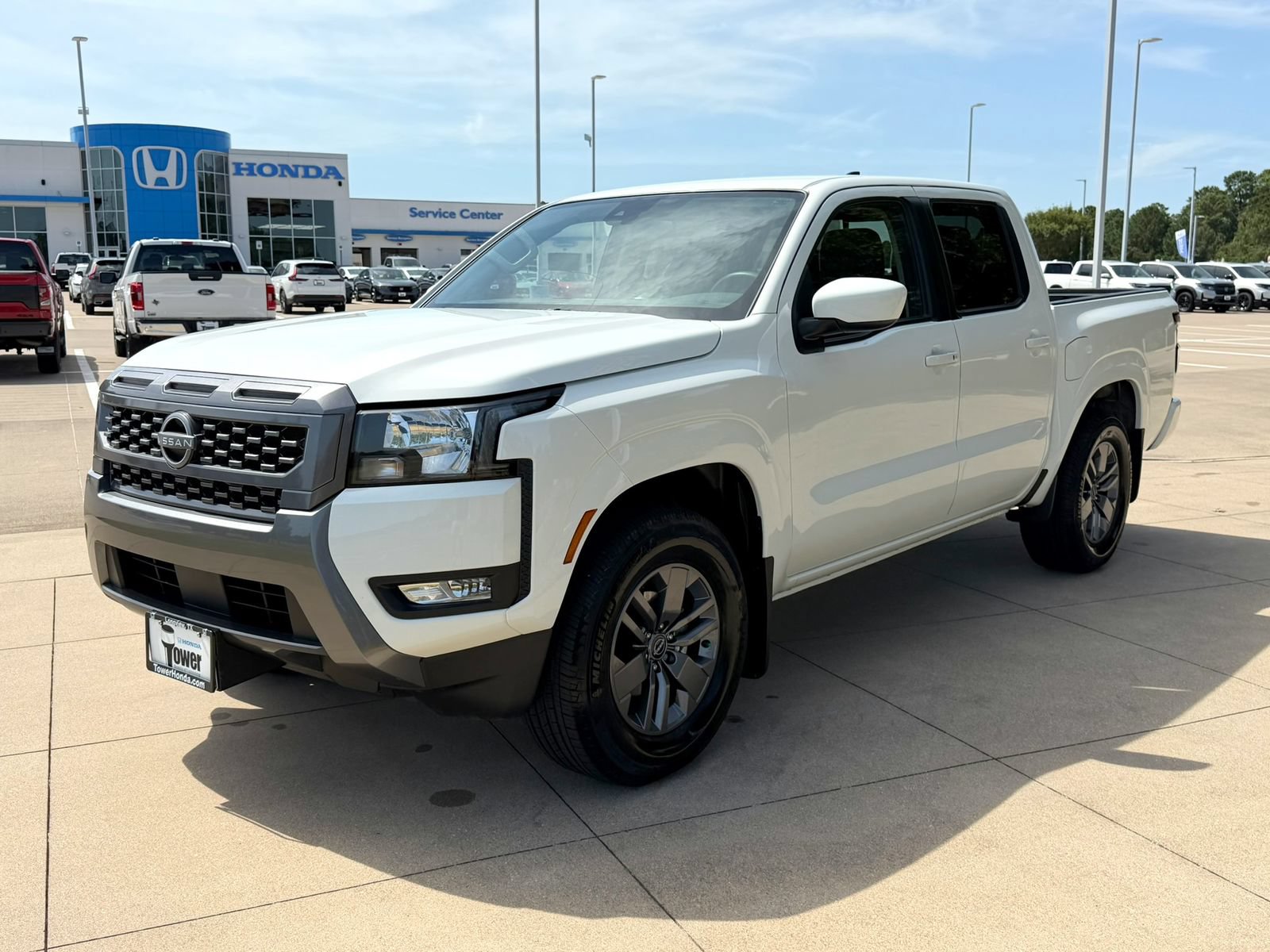 Used 2025 Nissan Frontier SV w/ SV Convenience Package RWD image 3