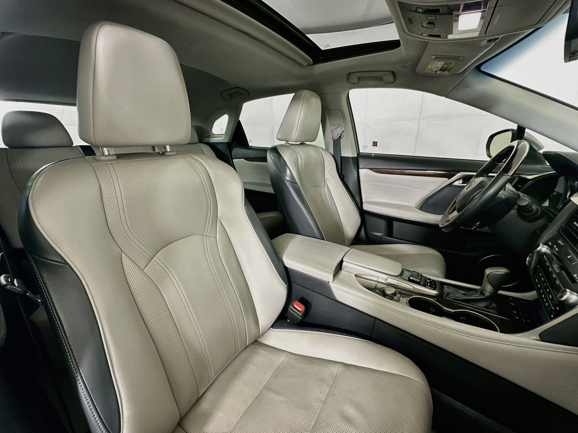 Used 2019 Lexus RX 350 AWD w/ Navigation Package image 33