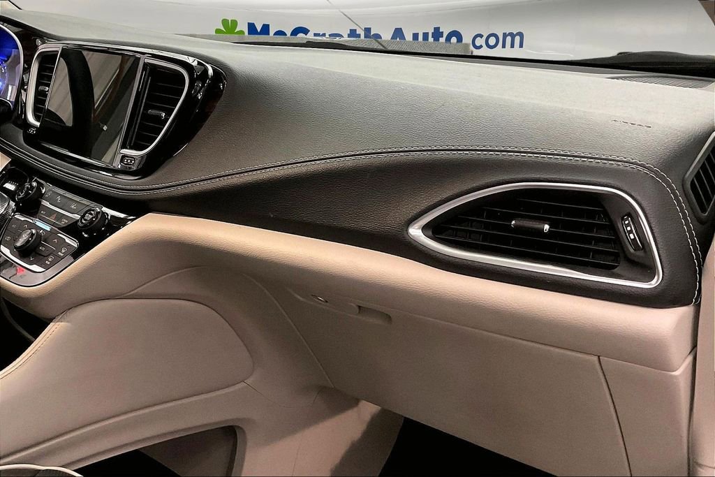 Used 2023 Chrysler Pacifica Limited FWD image 17