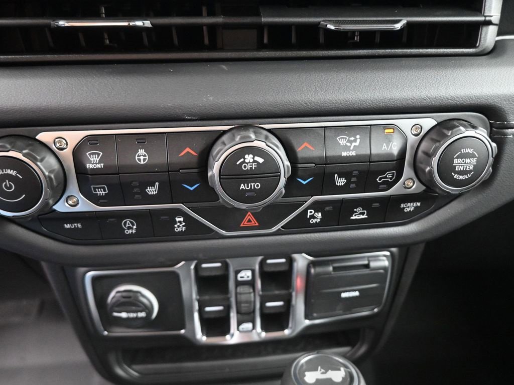 New 2025 Jeep Wrangler Sahara image 7