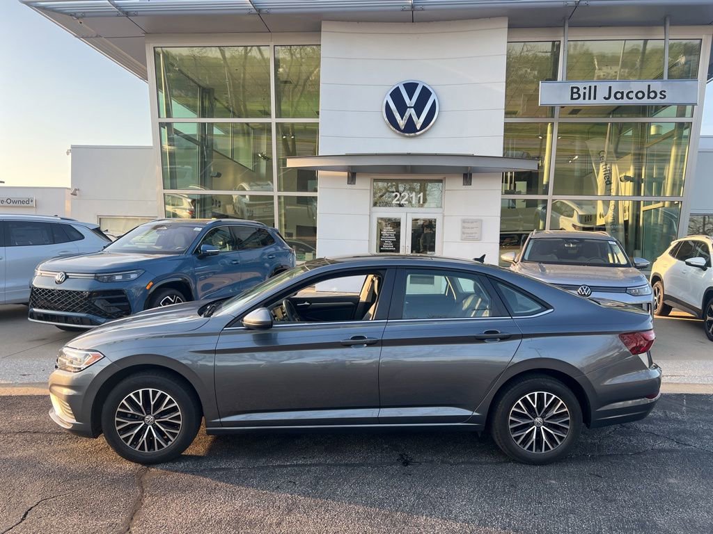 Used 2021 Volkswagen Jetta SE image 3
