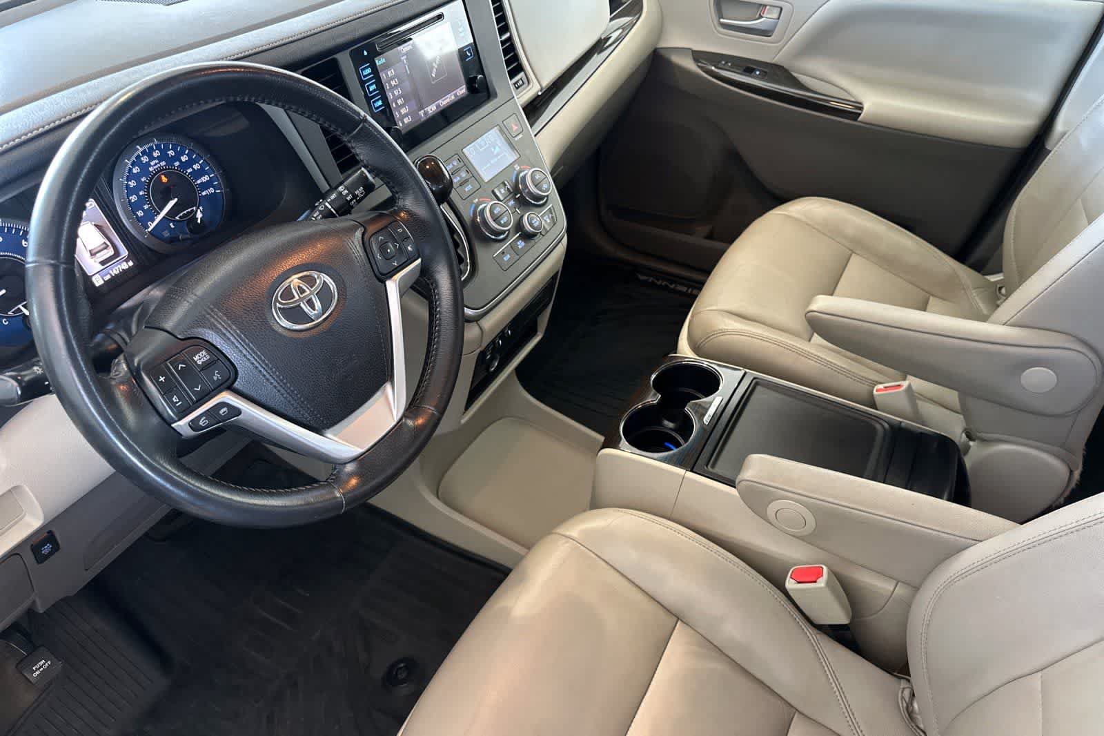 Used 2015 Toyota Sienna XLE FWD image 11