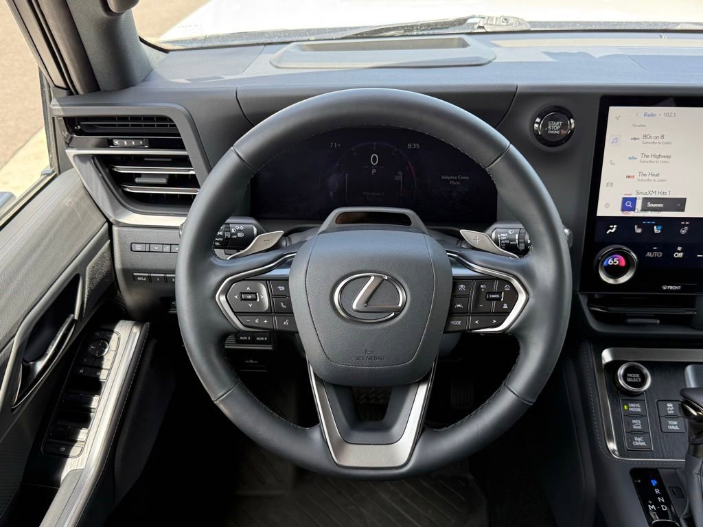 Used 2025 Lexus GX 550 w/ Accessory Package (32) AWD/4WD image 22