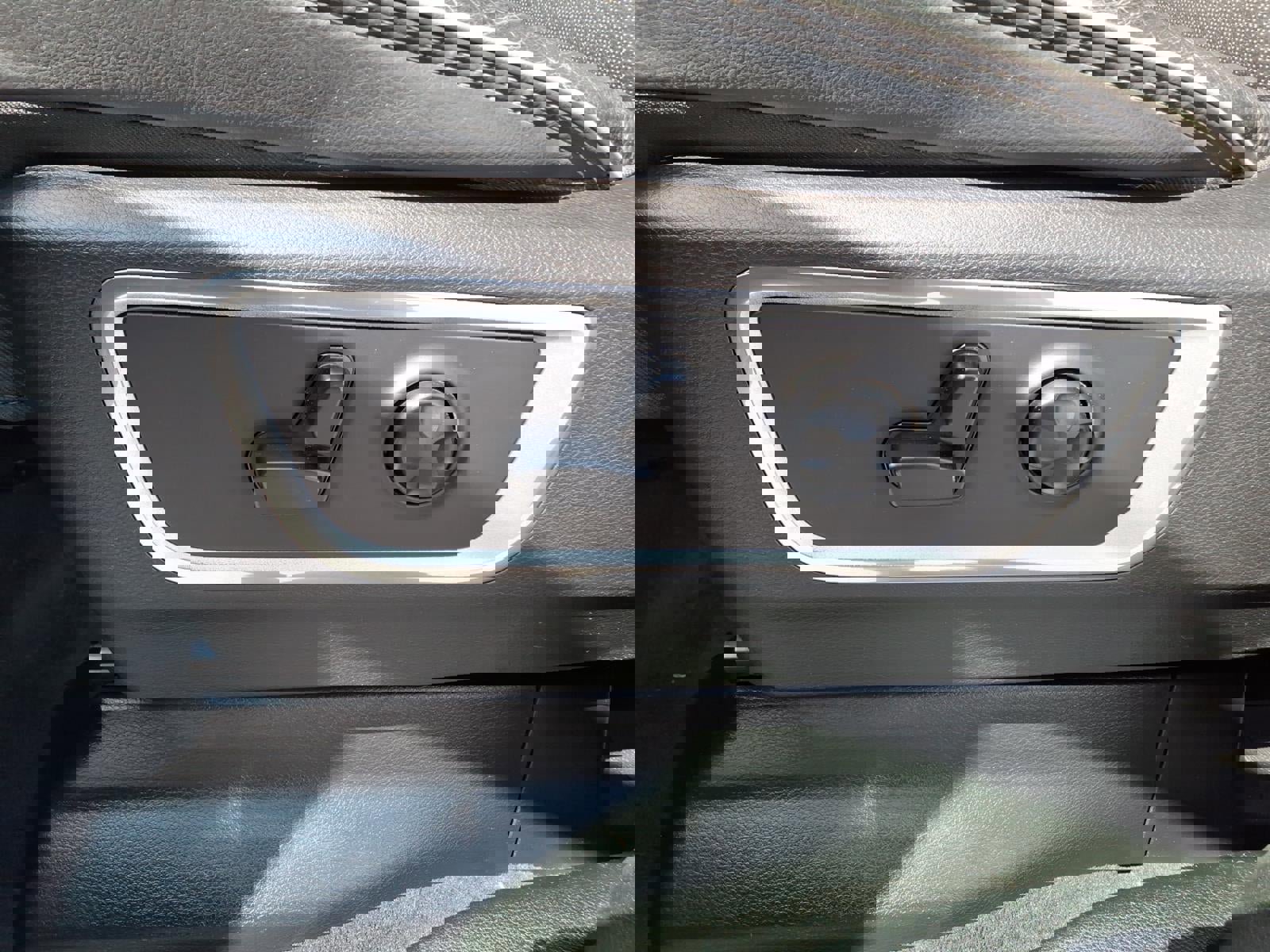 Used 2019 RAM 1500 Laramie AWD/4WD image 9