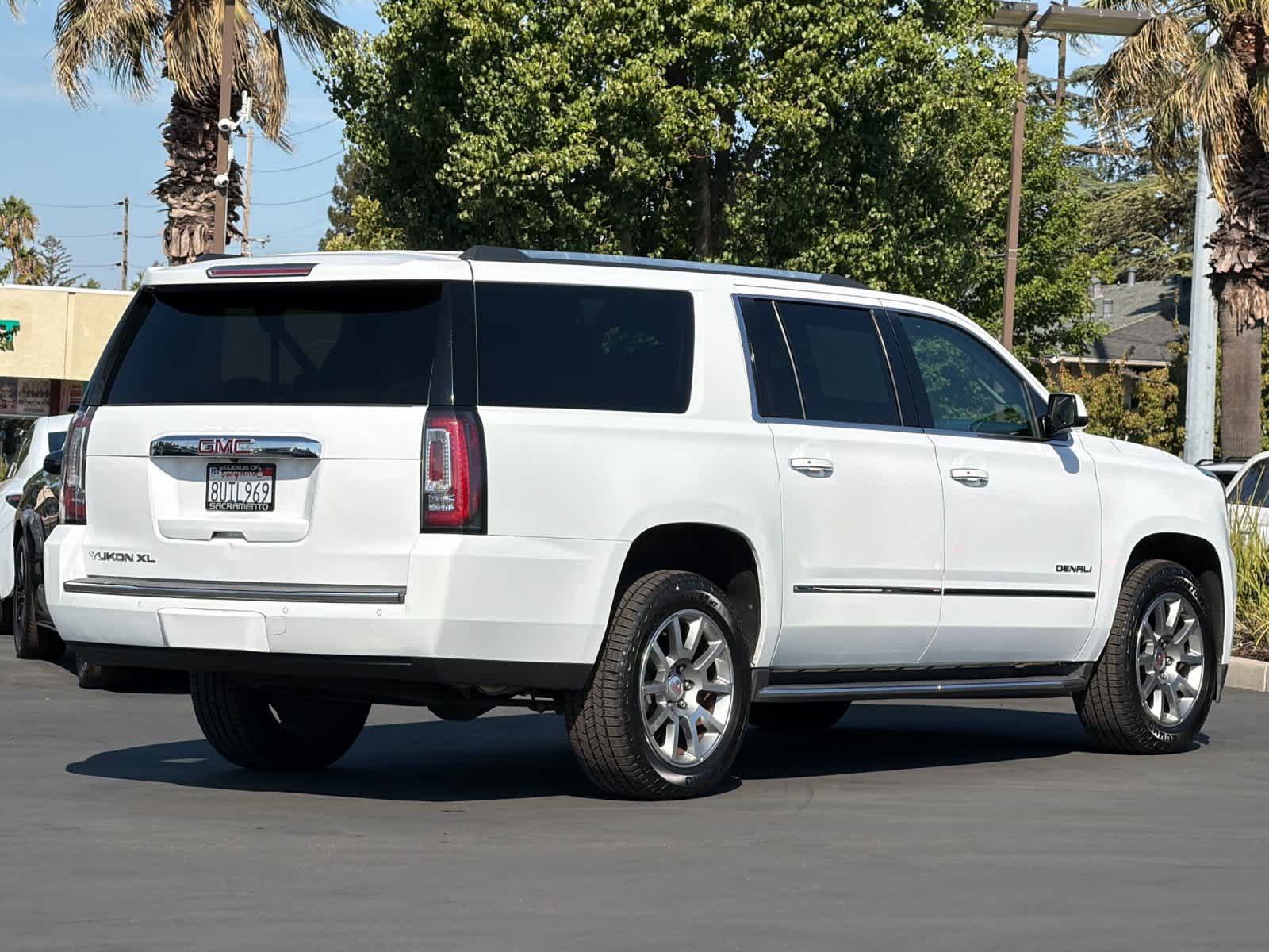 Used 2020 GMC Yukon XL Denali RWD image 2