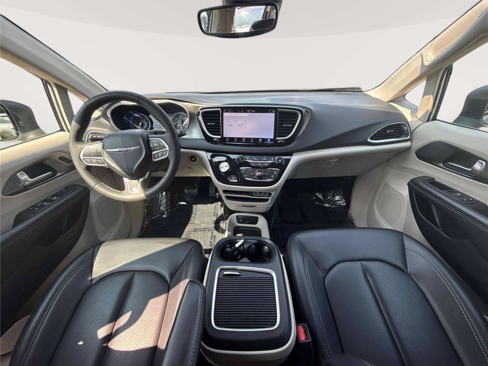 Used 2023 Chrysler Pacifica Touring-L FWD image 14