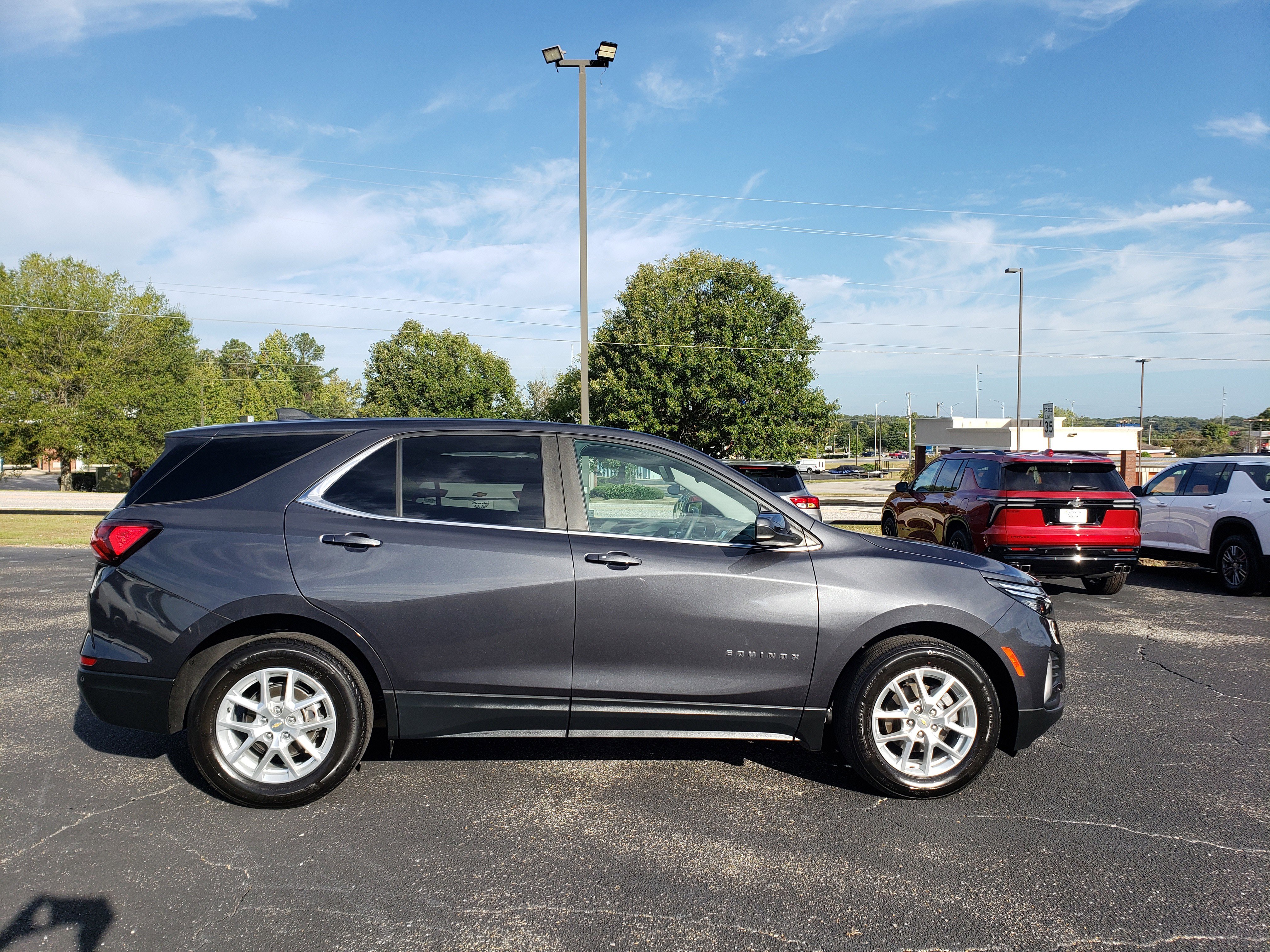Used 2022 Chevrolet Equinox LT w/ Driver Convenience Package image 5