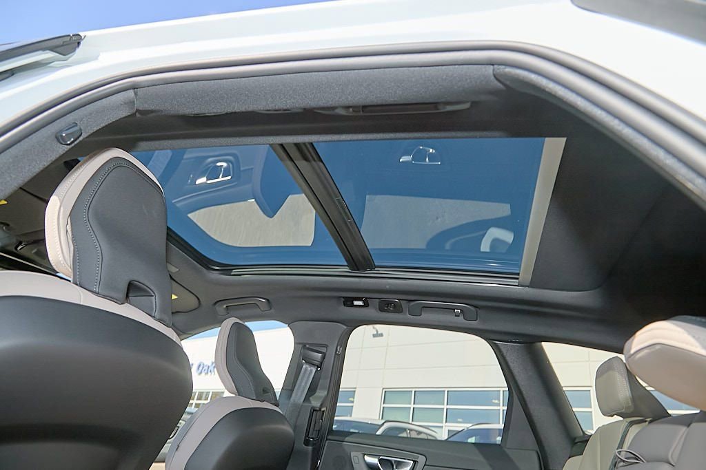 New 2026 Volvo XC60 B5 Plus w/ Protection Package Premier image 27