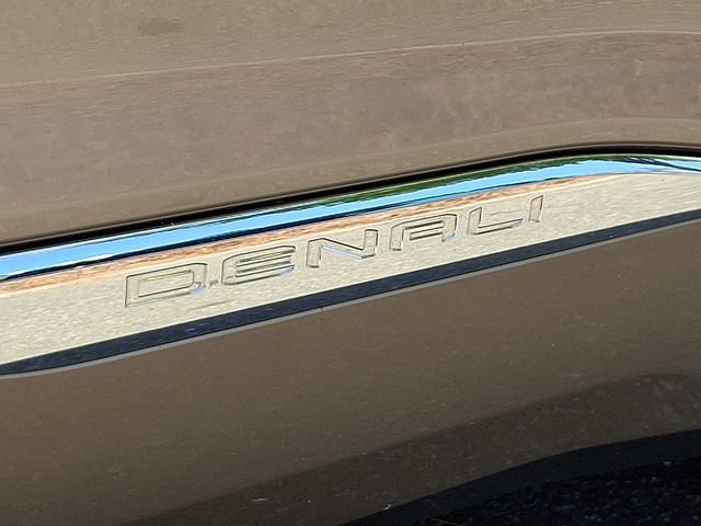 Used 2022 GMC Acadia Denali w/ Denali Ultimate Package FWD image 33