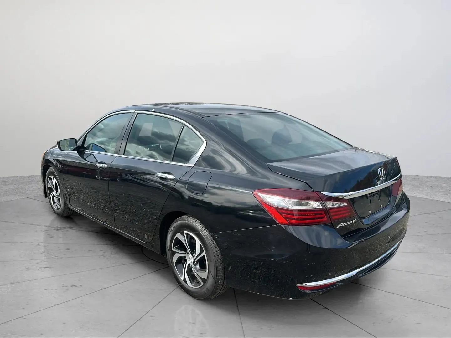 Used 2017 Honda Accord LX image 3