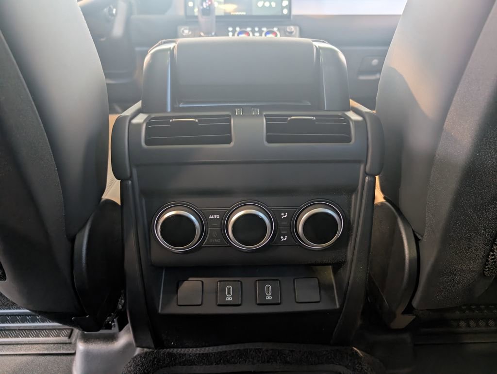 New 2026 Land Rover Defender 130 X-Dynamic SE image 26