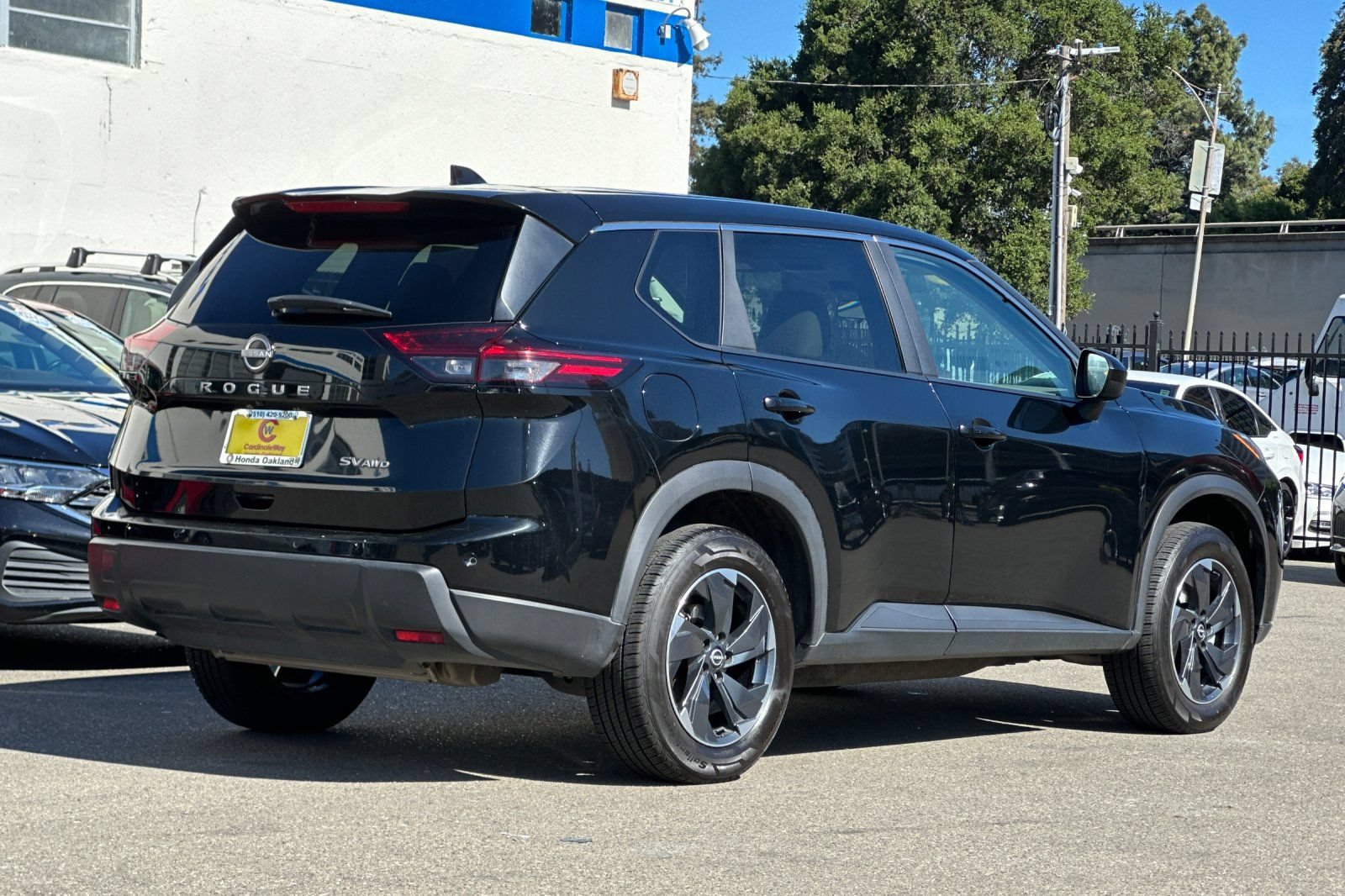 Used 2024 Nissan Rogue SV AWD/4WD image 5