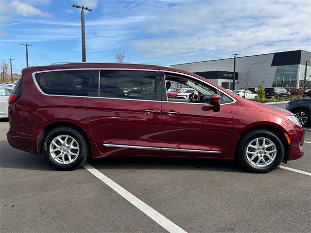 Used 2020 Chrysler Pacifica Touring-L image 17