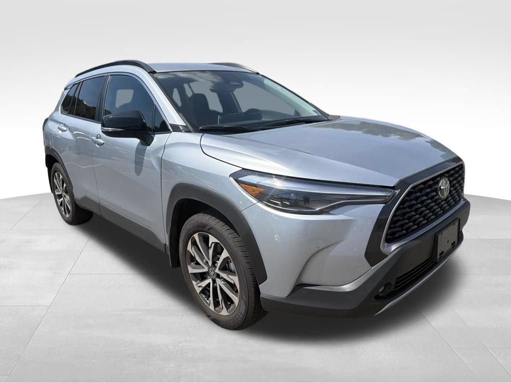 Used 2025 Toyota Corolla Cross XLE FWD image 46