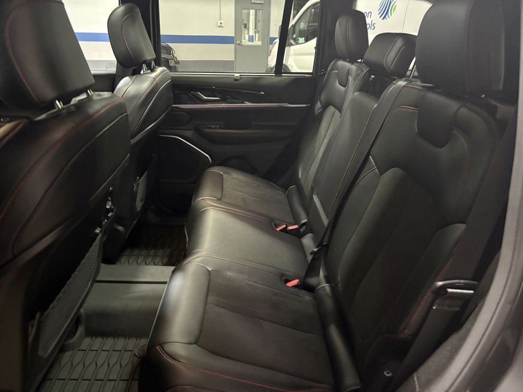 Used 2022 Jeep Grand Cherokee Trailhawk w/ Luxury Tech Group III image 27