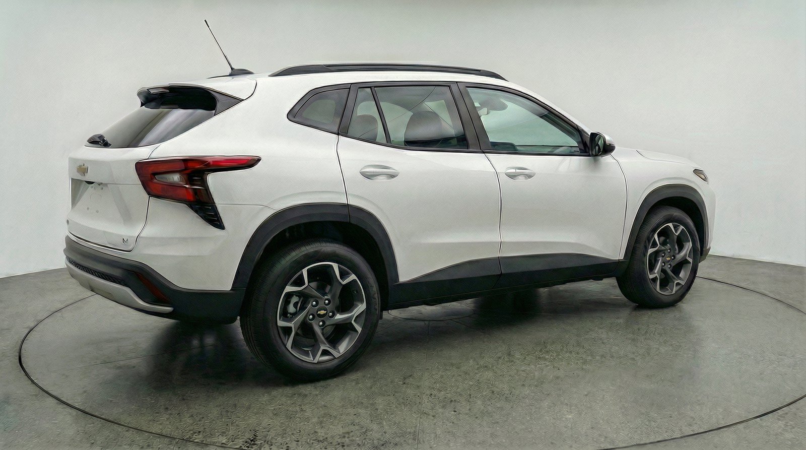 Used 2025 Chevrolet Trax LT FWD image 9