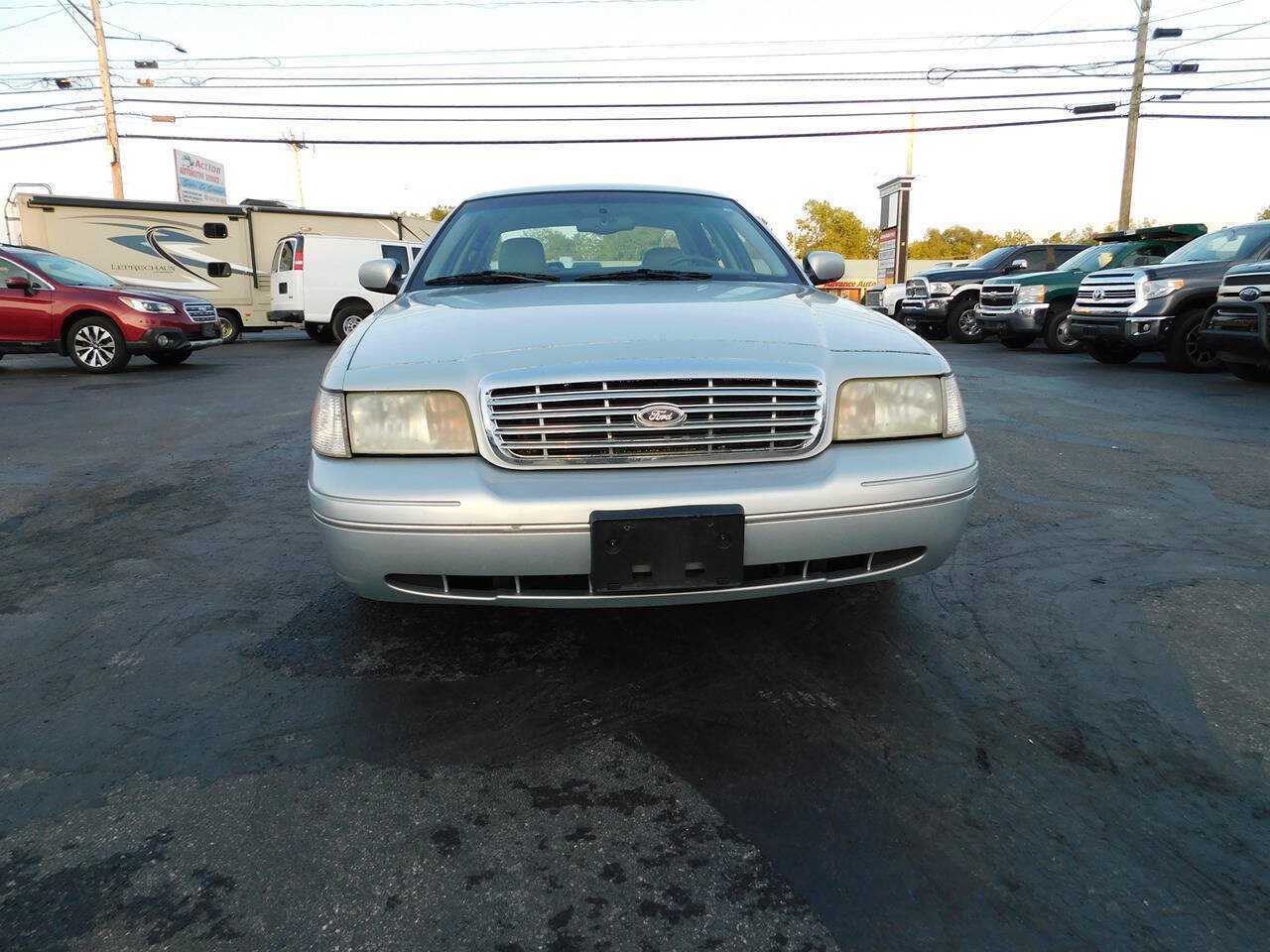 Used 2003 Ford Crown Victoria LX RWD image 3