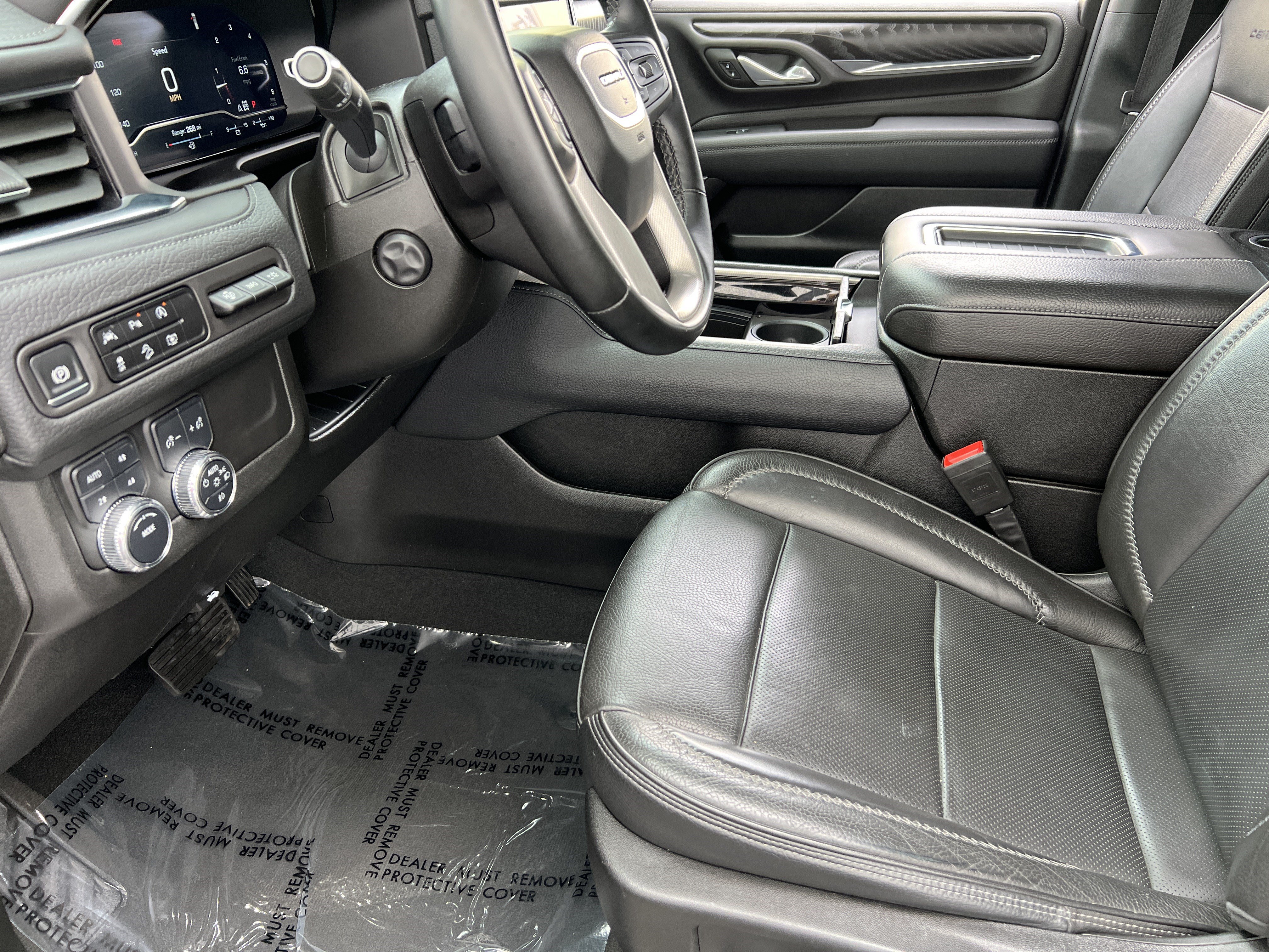 Used 2024 GMC Yukon XL Denali AWD/4WD image 14