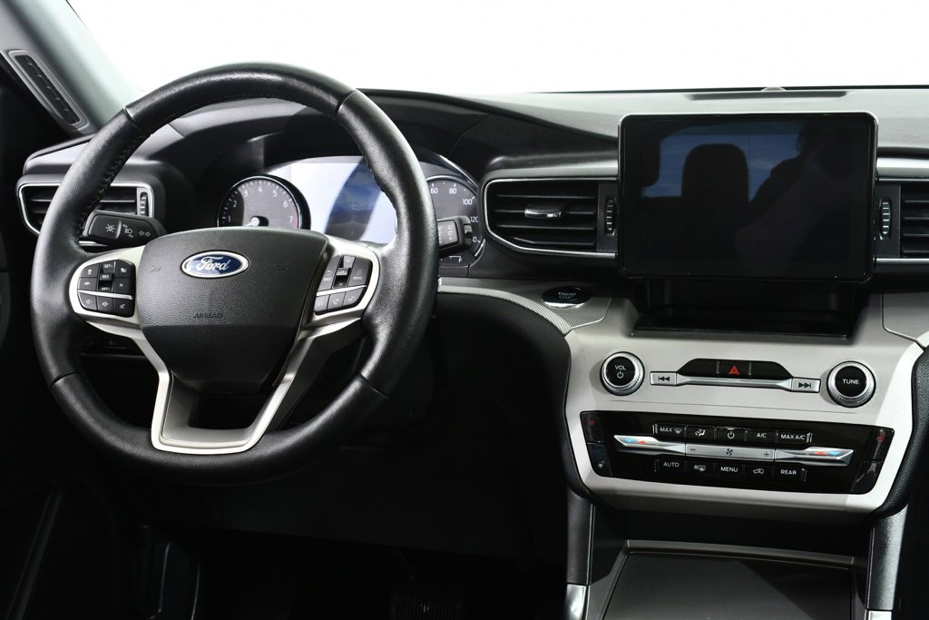 Used 2023 Ford Explorer XLT w/ Equipment Group 202A image 8