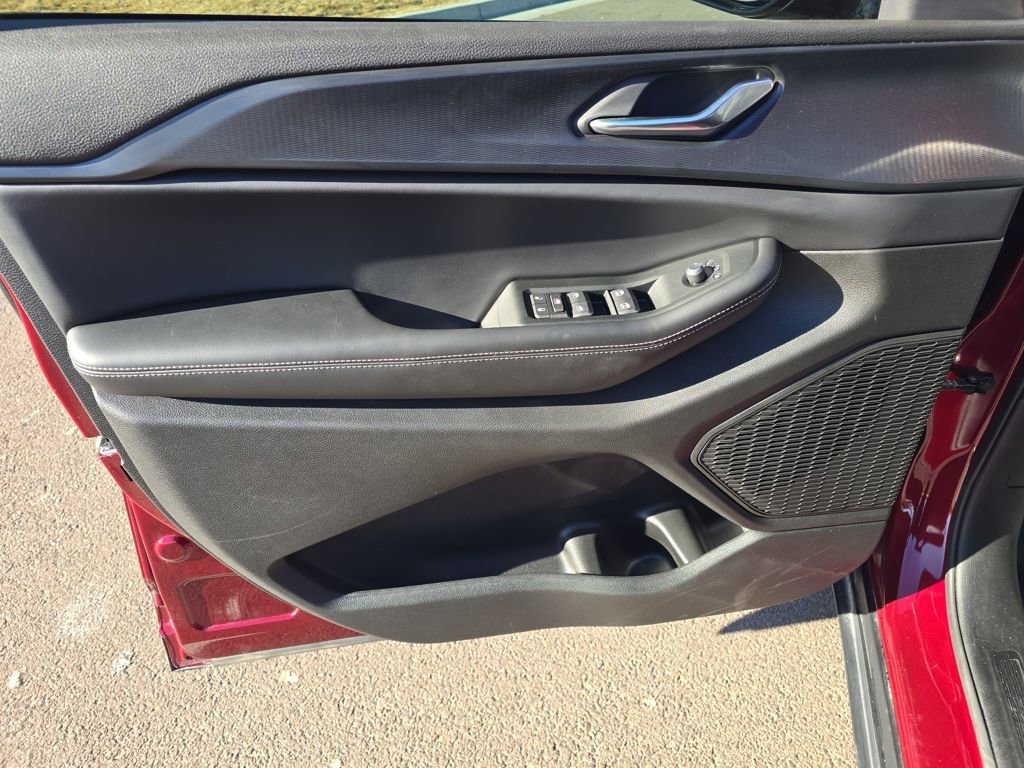 Used 2025 Jeep Grand Cherokee L Laredo image 12