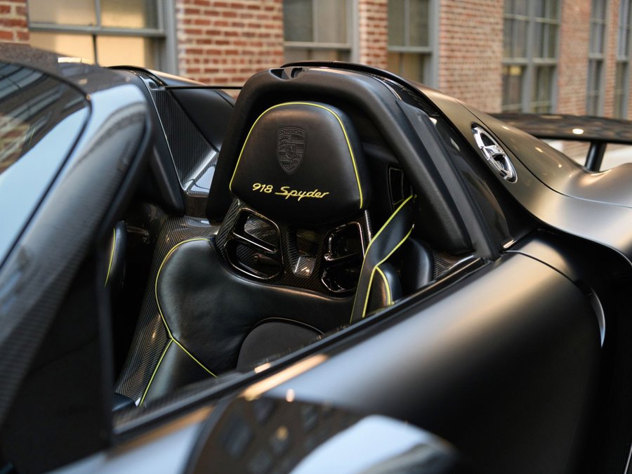 Used 2015 Porsche 918 Spyder AWD/4WD image 22