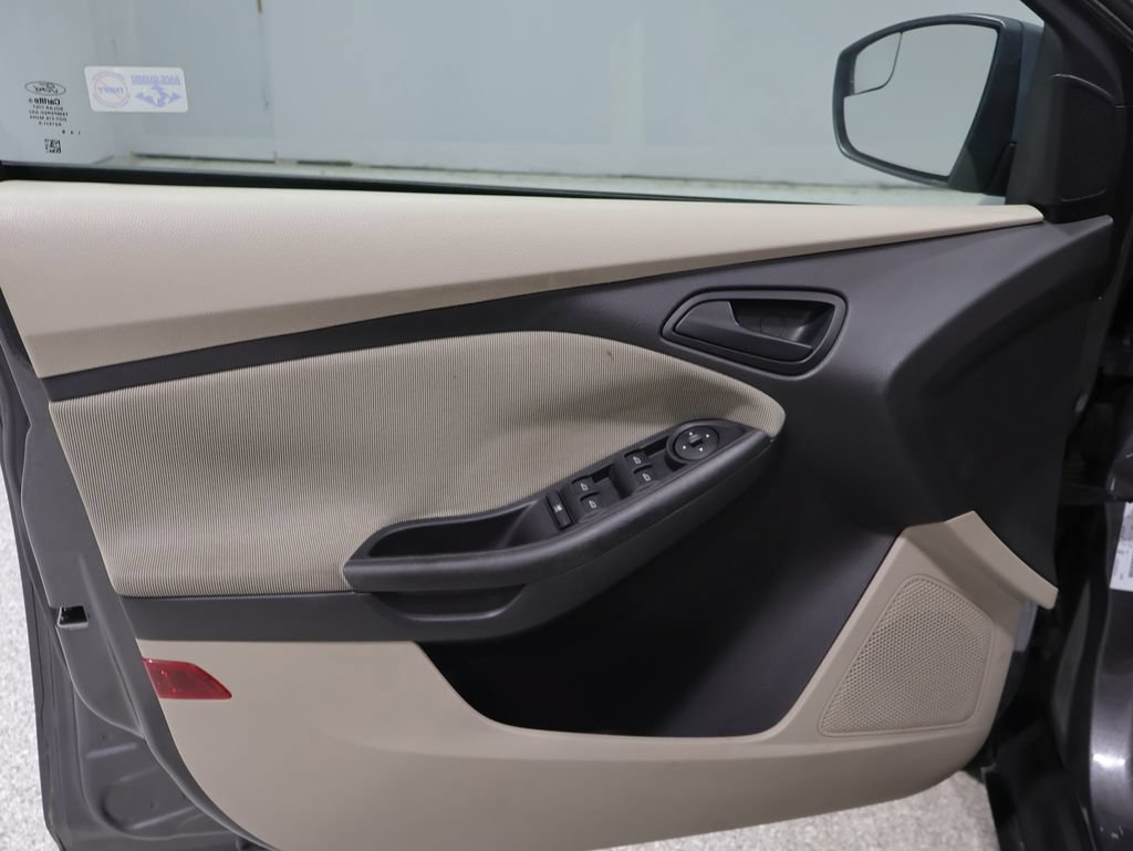 Used 2012 Ford Focus SE FWD image 18