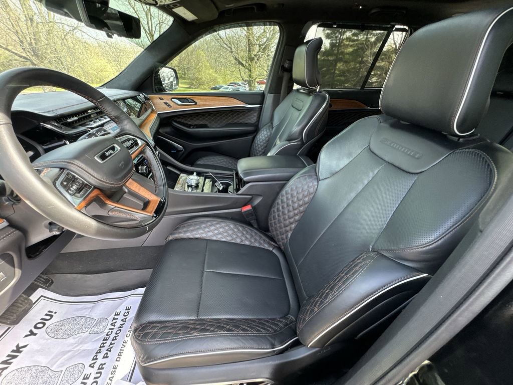 Used 2023 Jeep Grand Cherokee Summit image 11