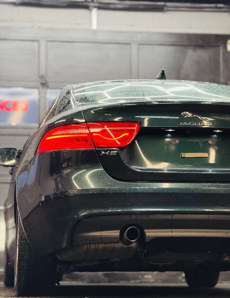 Used 2017 Jaguar XE Premium image 12