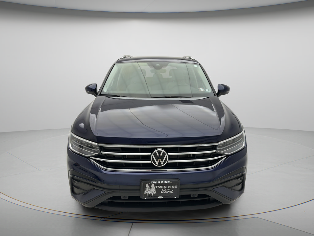 Used 2023 Volkswagen Tiguan SE AWD/4WD image 2