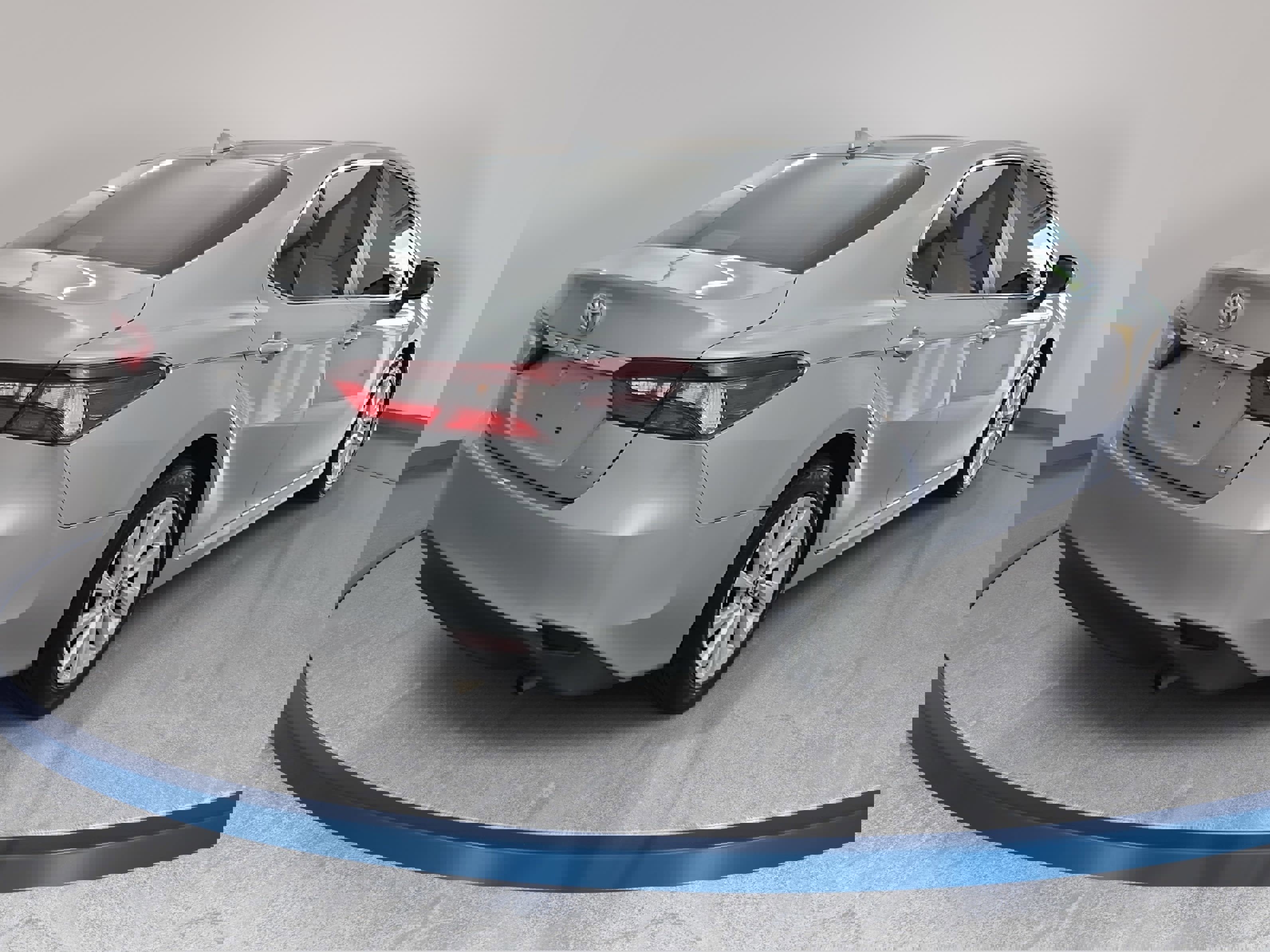 Used 2021 Toyota Camry LE FWD image 5