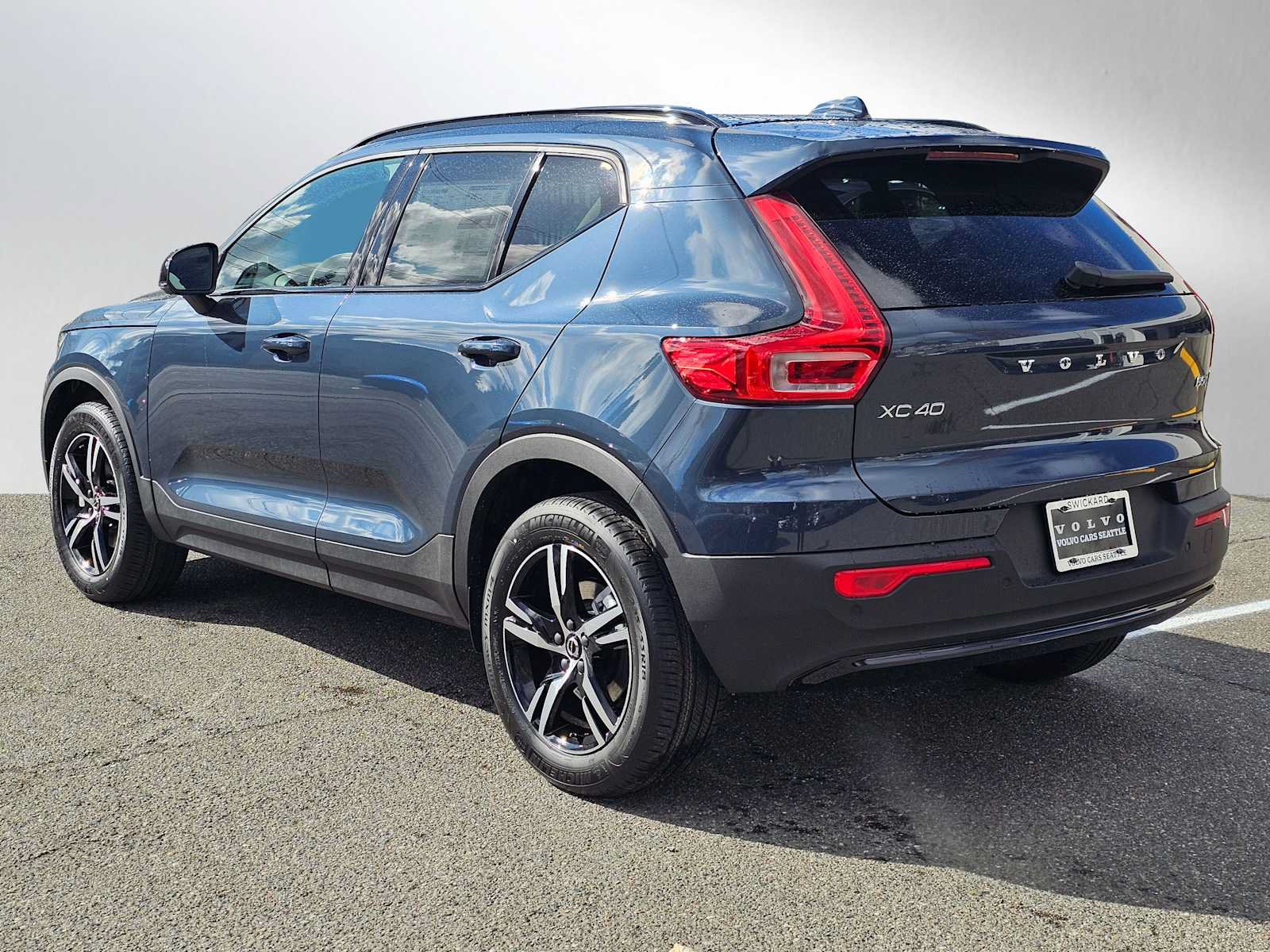 New 2026 Volvo XC40 B5 Core w/ Climate Package AWD/4WD image 5