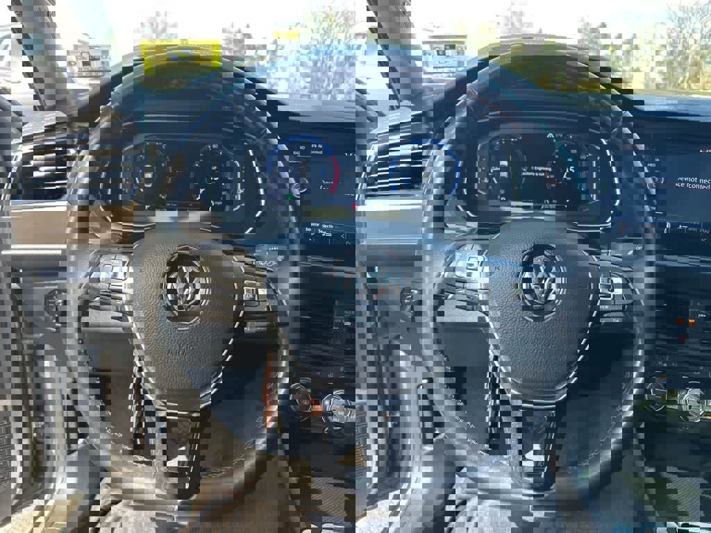 Used 2019 Volkswagen Jetta SEL Premium image 14