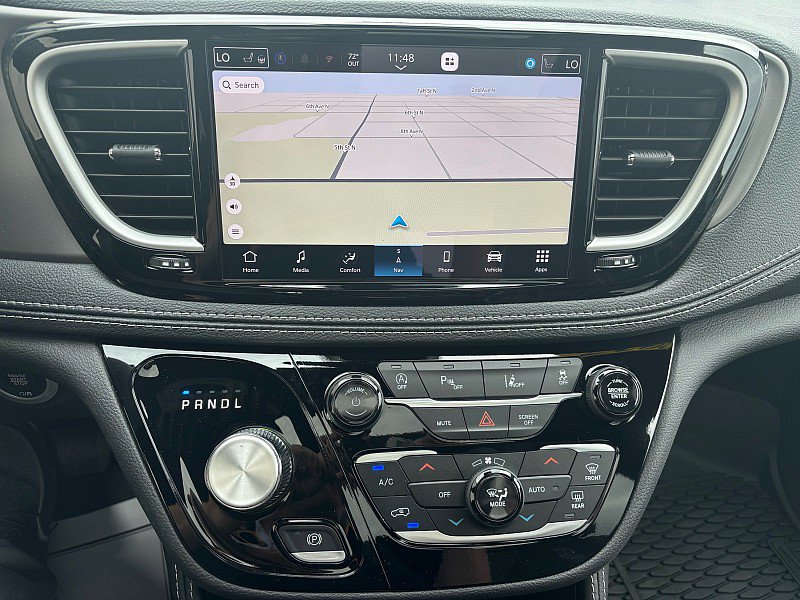 New 2027 Chrysler Pacifica Limited AWD/4WD image 13