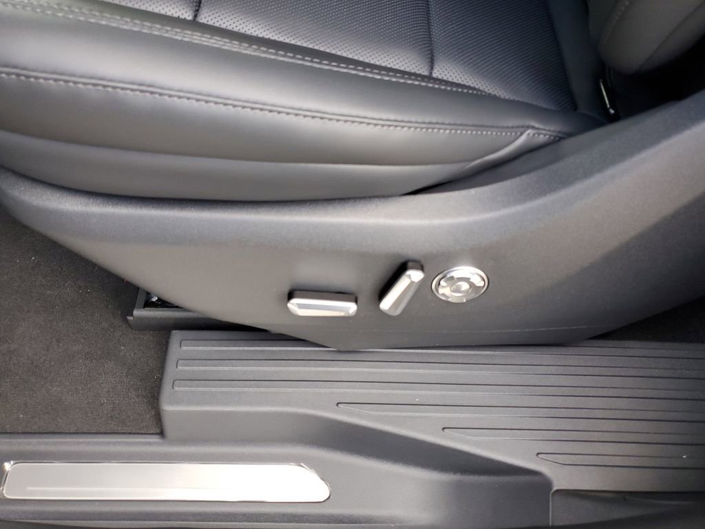 New 2025 Lincoln Navigator L Reserve w/ Jet Appearance Package image 14