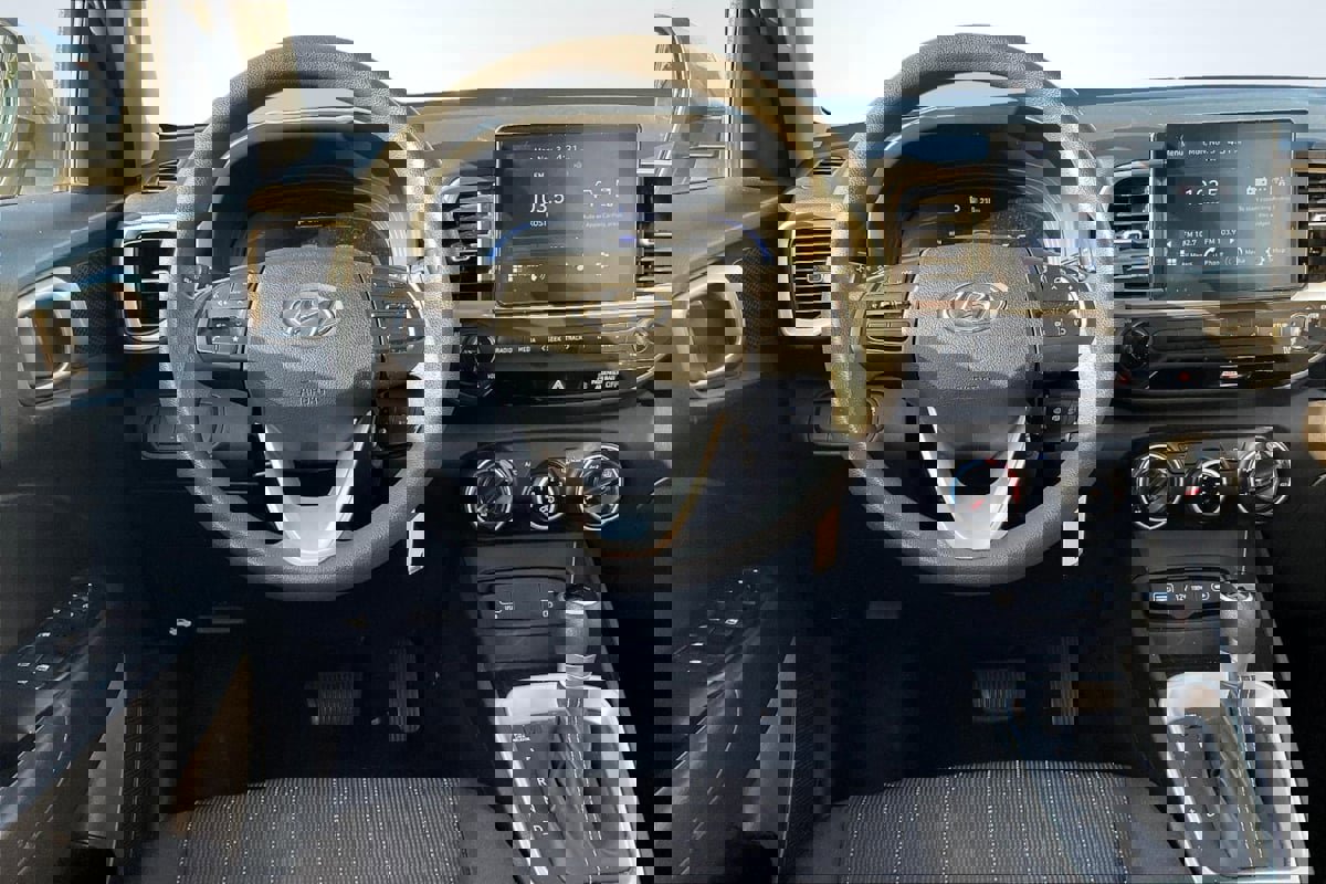 Used 2024 Hyundai Venue SE image 5