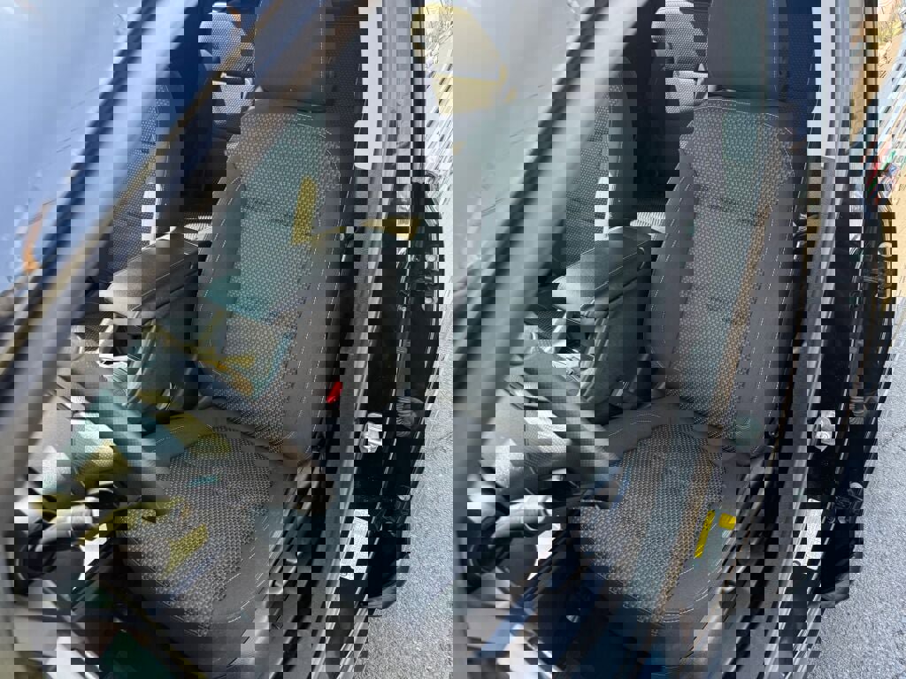 Used 2021 GMC Acadia SLE image 10