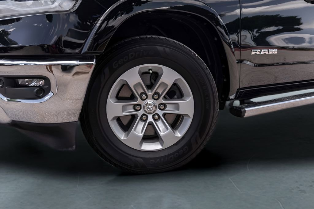 Used 2022 RAM 1500 Laramie AWD/4WD image 3